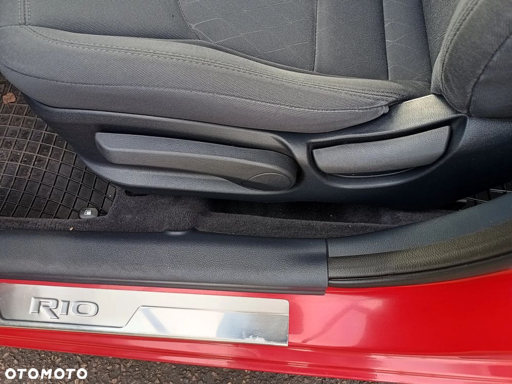Kia Rio 1.4 L - 14