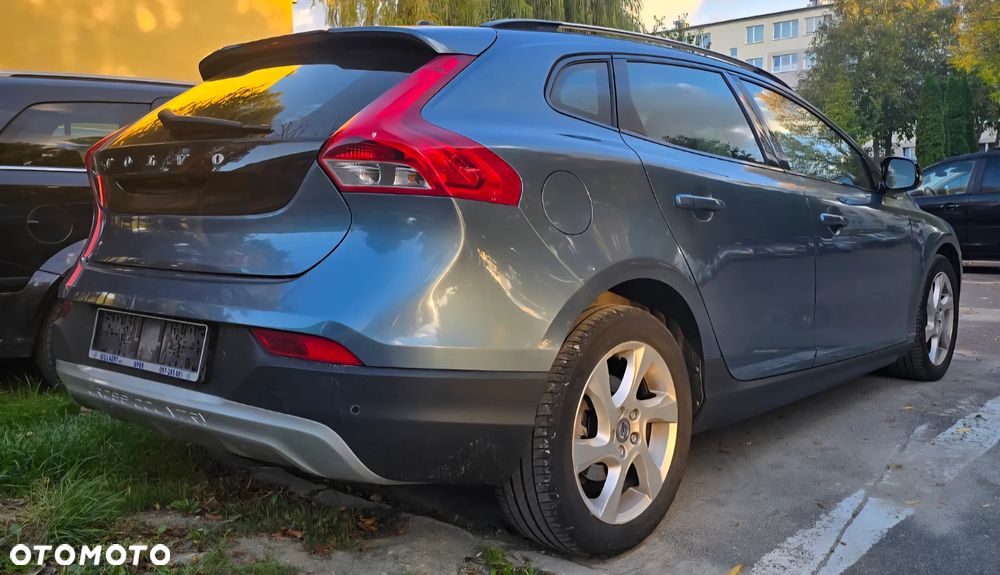 Volvo V40 Cross Country - 10