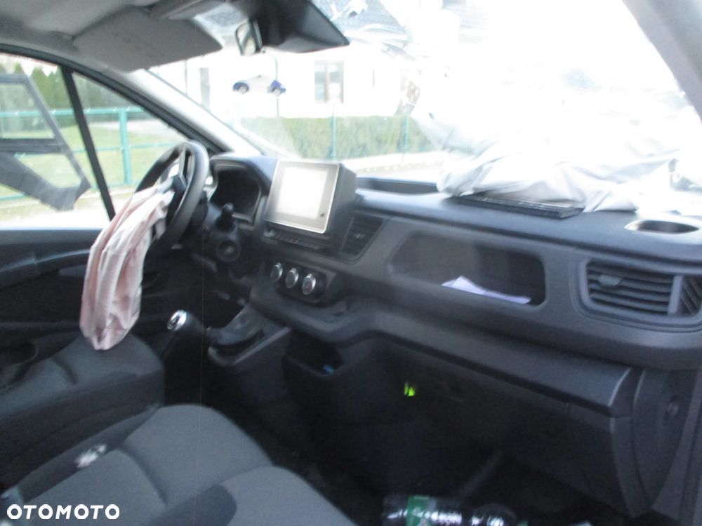 Renault Trafic 2.0 dCi - 12