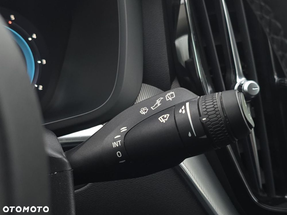 Volvo XC 60 B4 D Plus Bright - 25