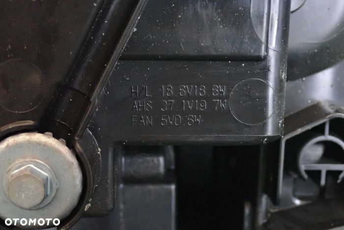 TOYOTA LAND CRUISER J250 J25 24- lampa lewa przednia przód - 12