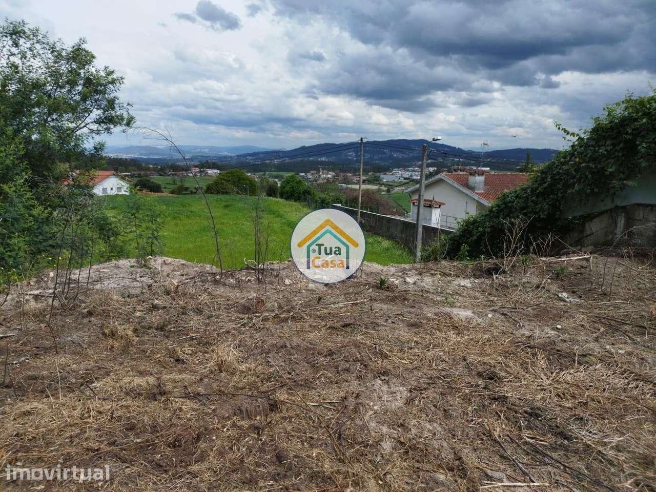 Terreno localizado na freguesia de Silveiros, concelho de Barcelos. - Grande imagem: 2/19