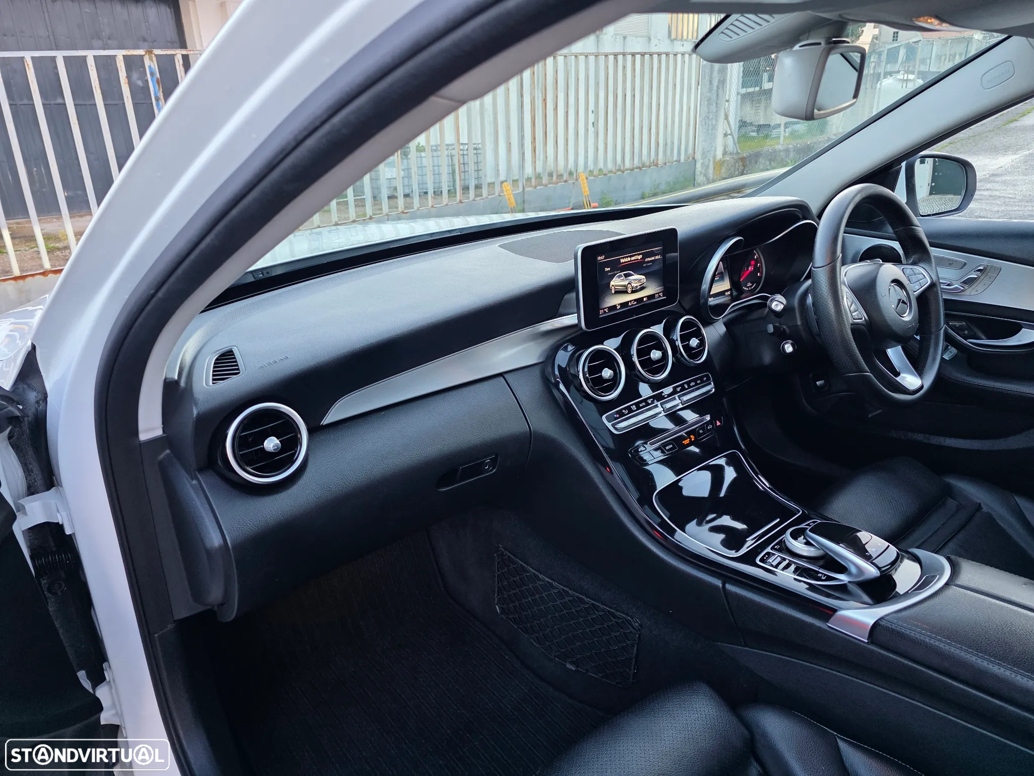 Mercedes-Benz C 350 e - 24