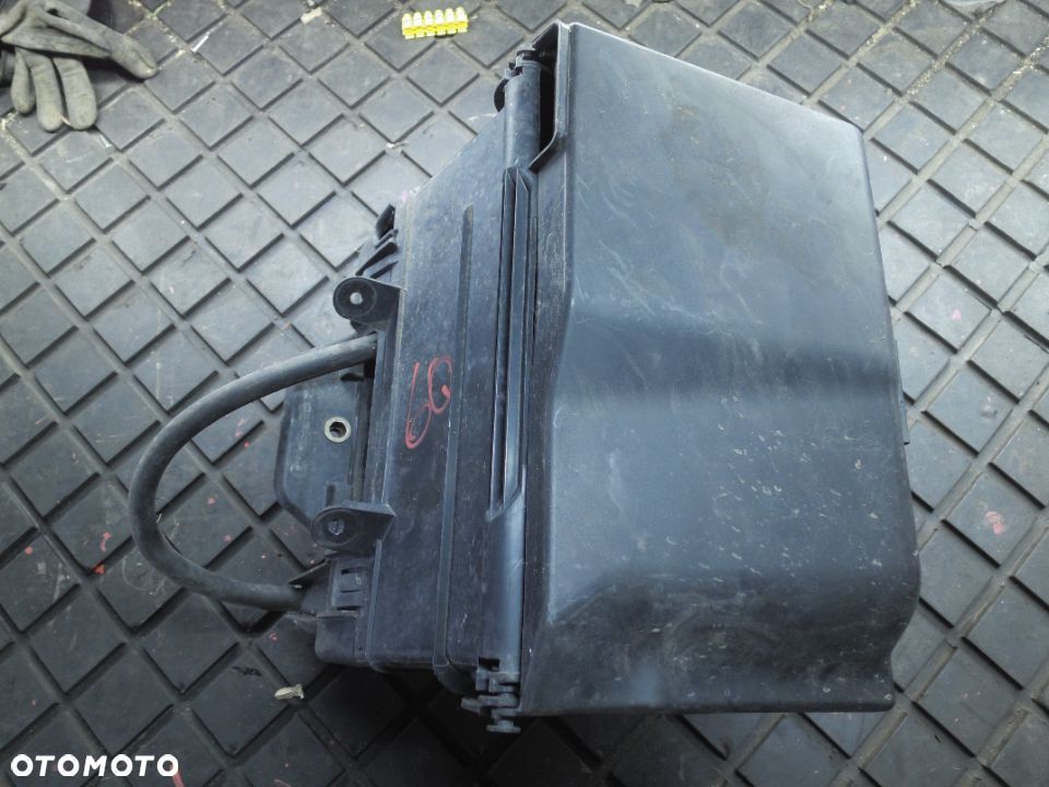 OBUDOWA OSŁONA AKUMULATORA VW POLO 6Q OKULAR - 2