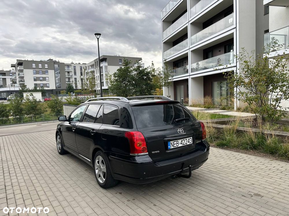 Toyota Avensis 2.0 D-4D High - 5