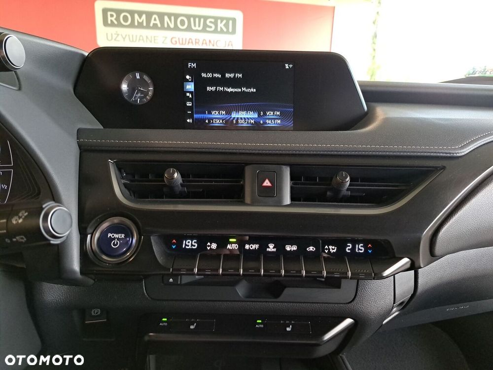 Lexus UX - 21