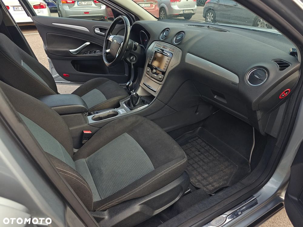 Ford Mondeo - 23