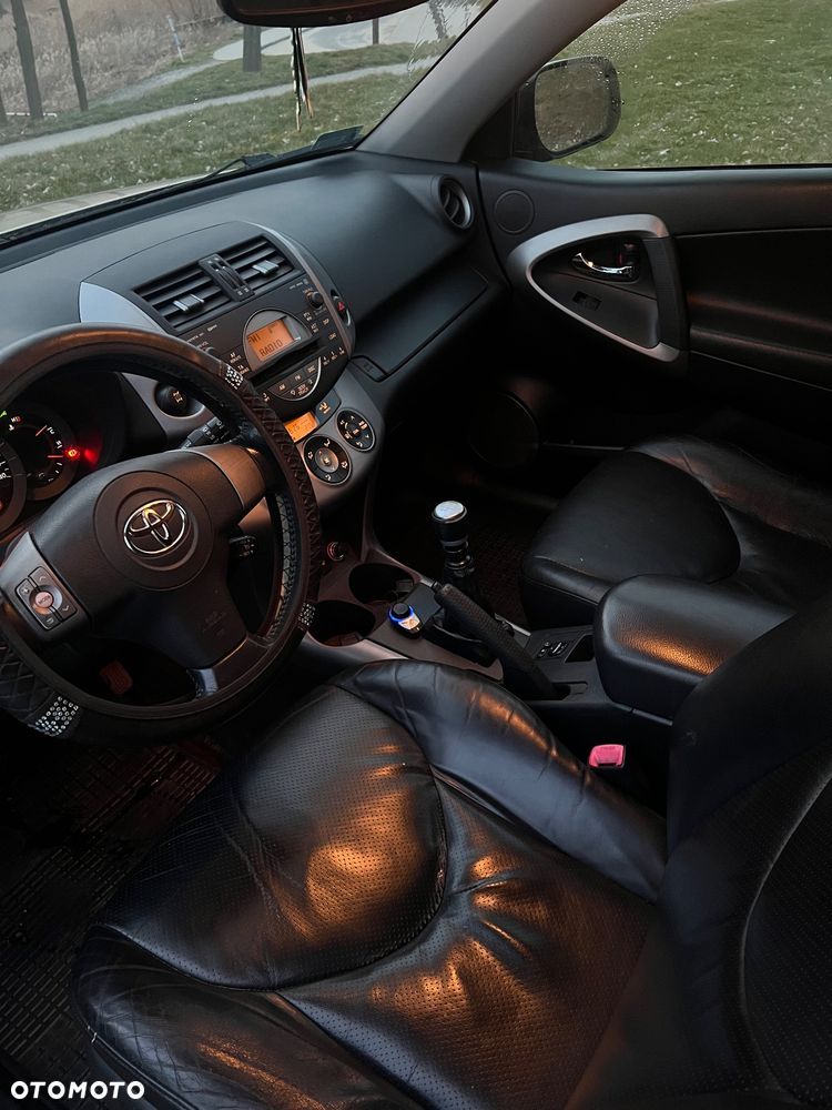 Toyota RAV4 - 10