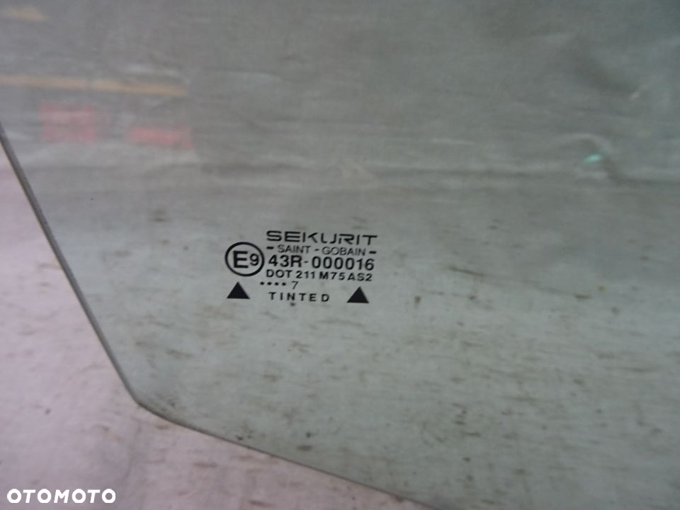 SZYBA BOCZNA DRZWI PRAWY PRZÓD SEAT IBIZA II 5D HB NR561 - 2