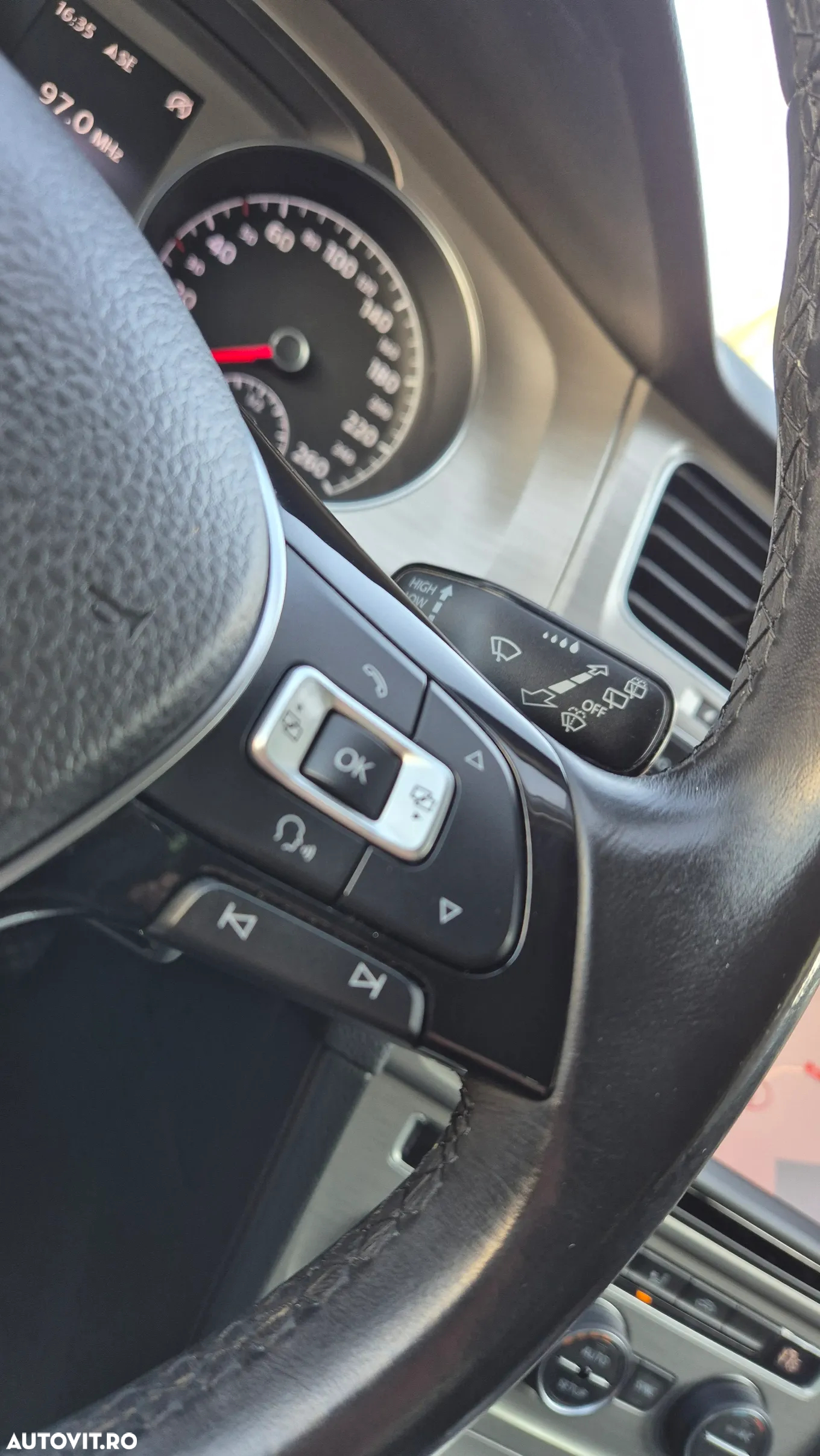 Volkswagen Golf - 20