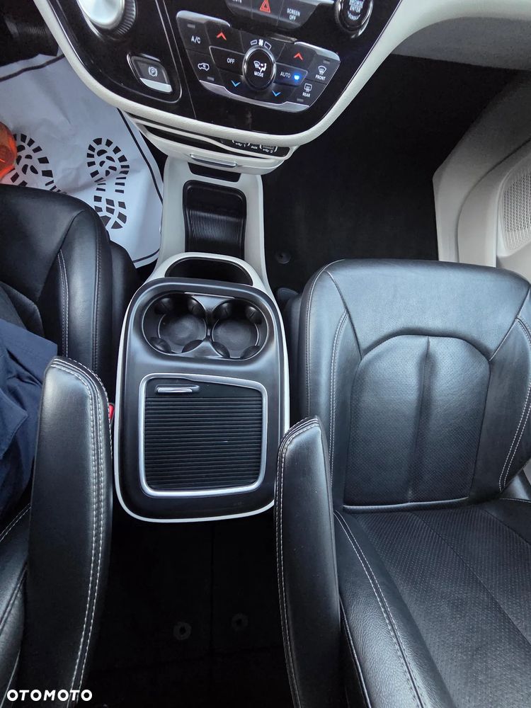 Chrysler Pacifica - 24