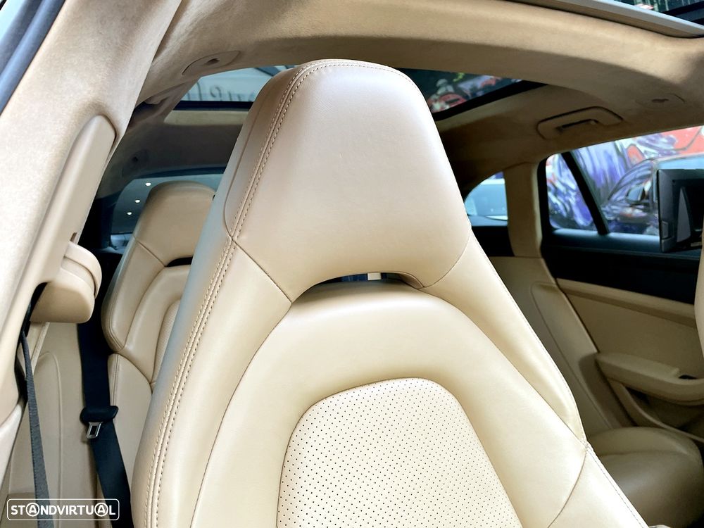 Porsche Panamera Sport Turismo 4 E-Hybrid Edition 10 Anos - 43