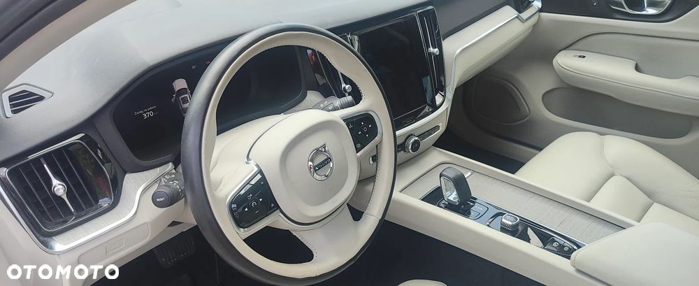 Volvo S60 B5 B AWD Plus Dark - 9