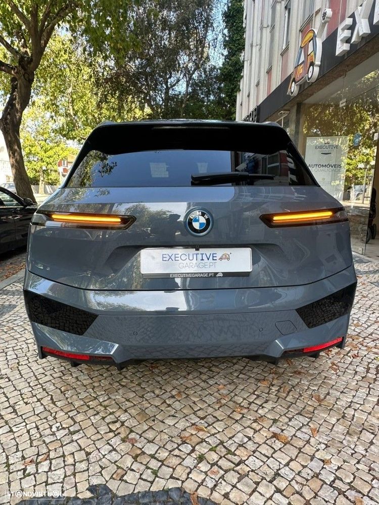 BMW iX xDrive 40 Pack Desportivo - 11