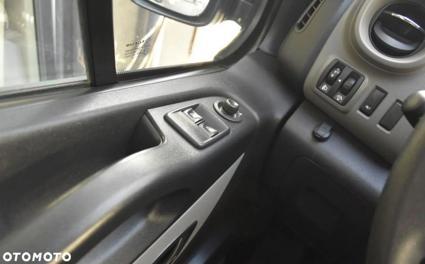 Renault Trafic - 26
