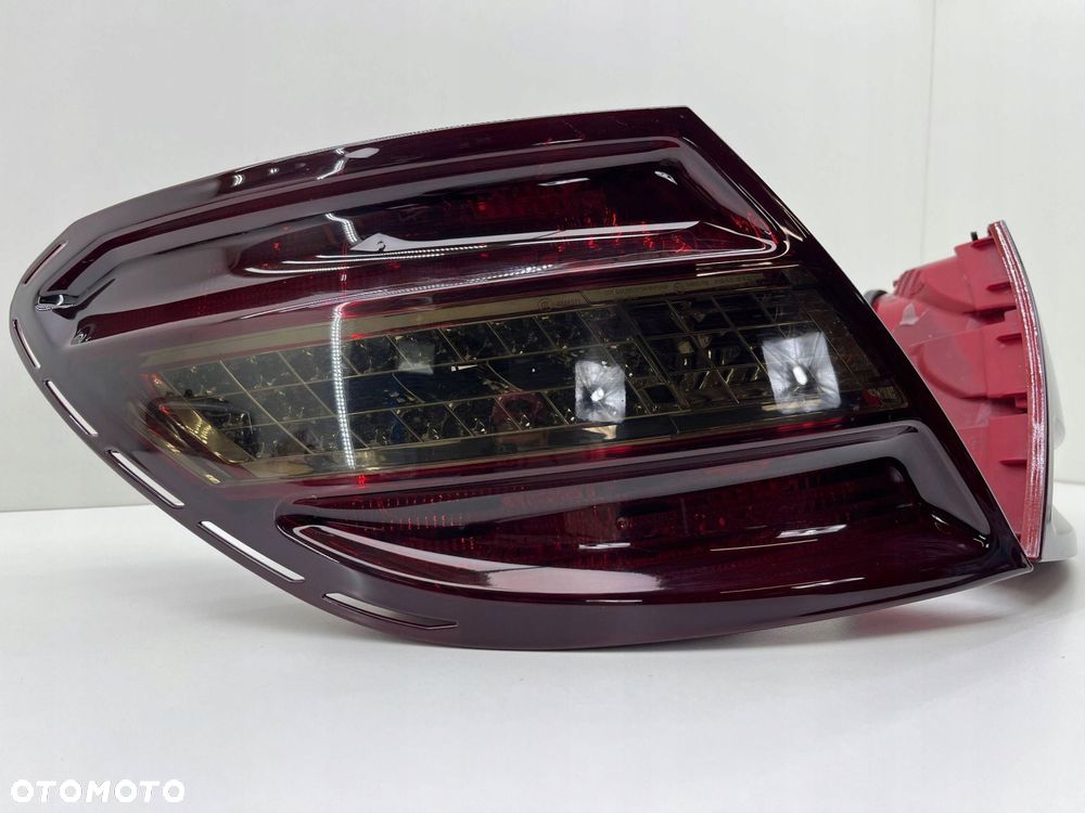 MERCEDES W204 C63 AMG LAMPY TYŁ W BŁOTNIK KOMPLET A2048202064 A2048201964 - 2