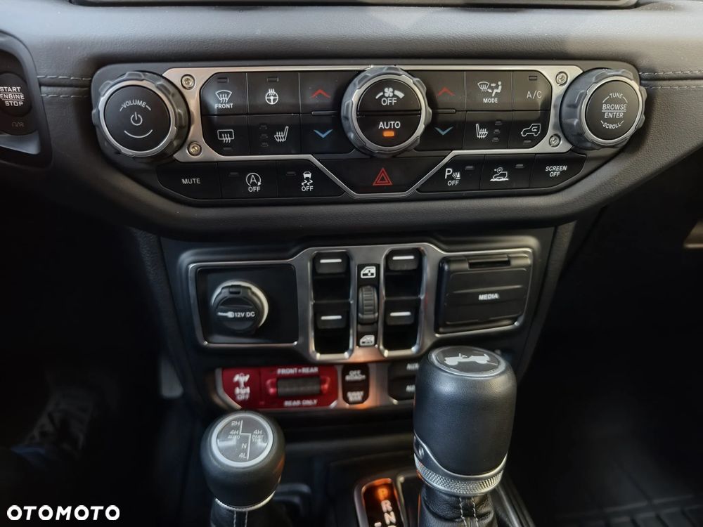 Jeep Wrangler - 11