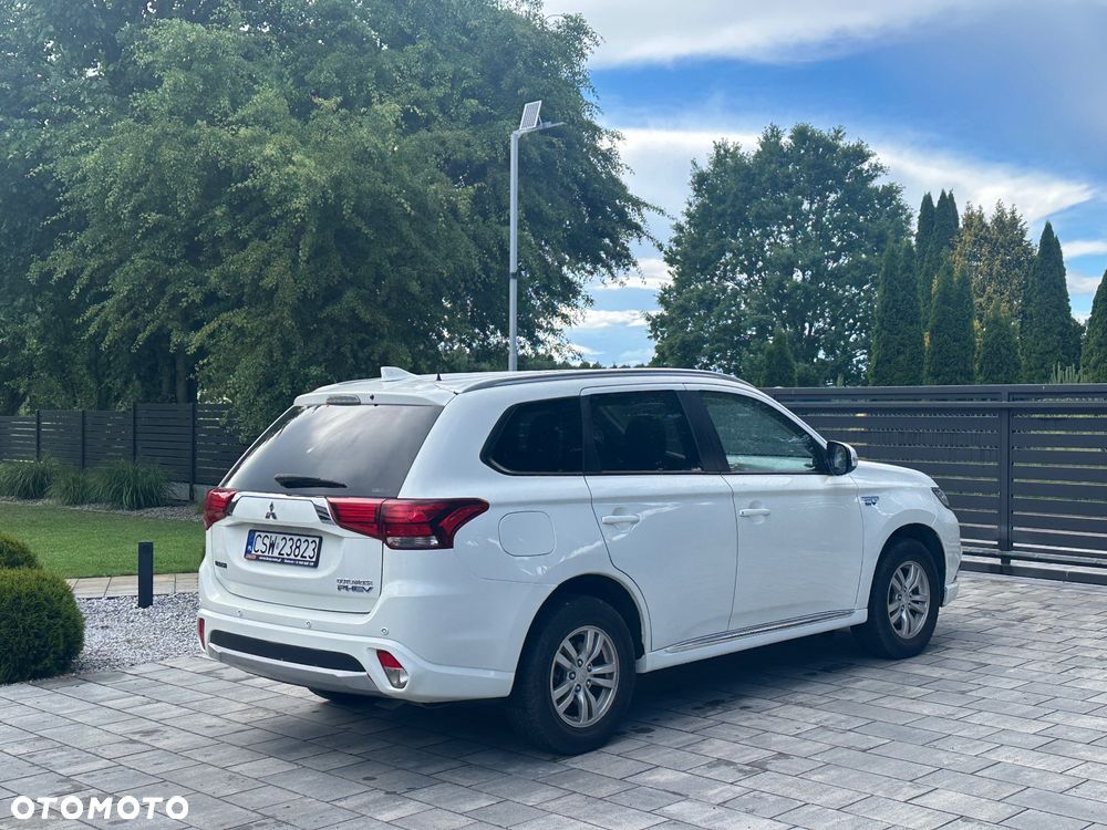Mitsubishi Outlander 2.0 4WD Plus - 24