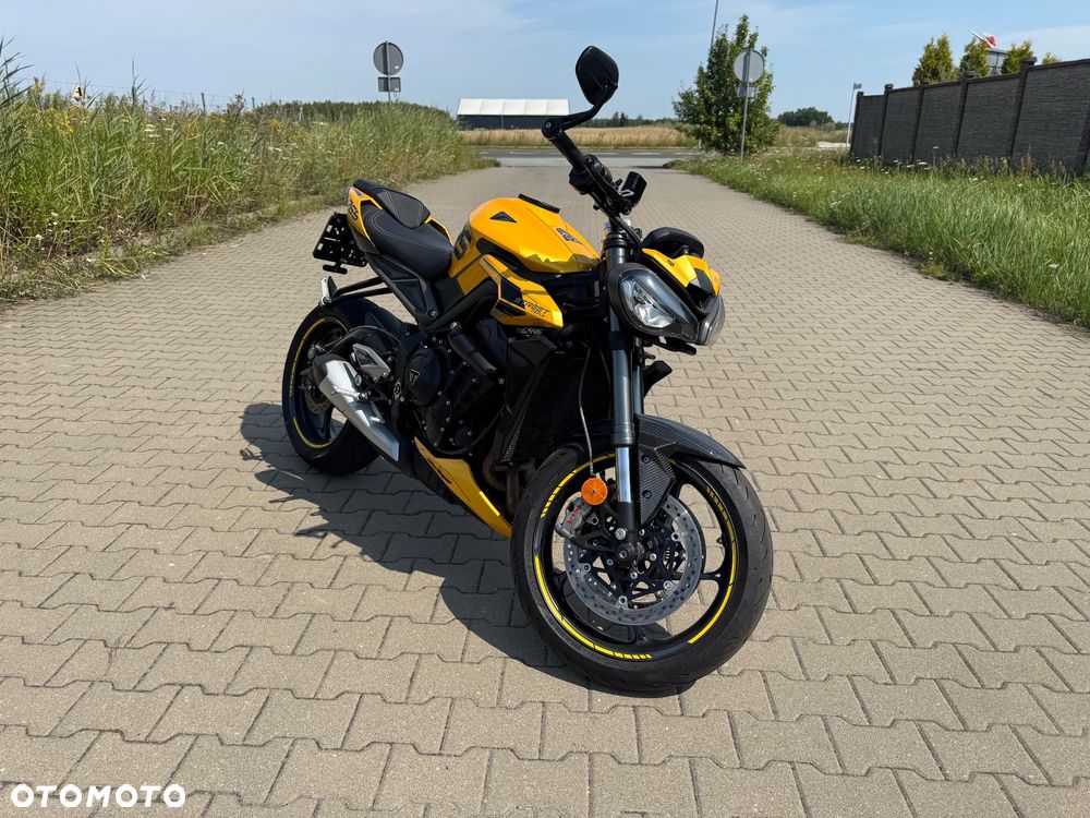 Triumph Street Triple - 11