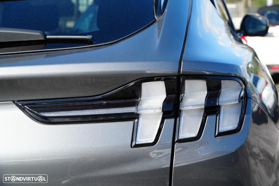 Ford Mustang Mach-E 75.7 kWh Base - 12