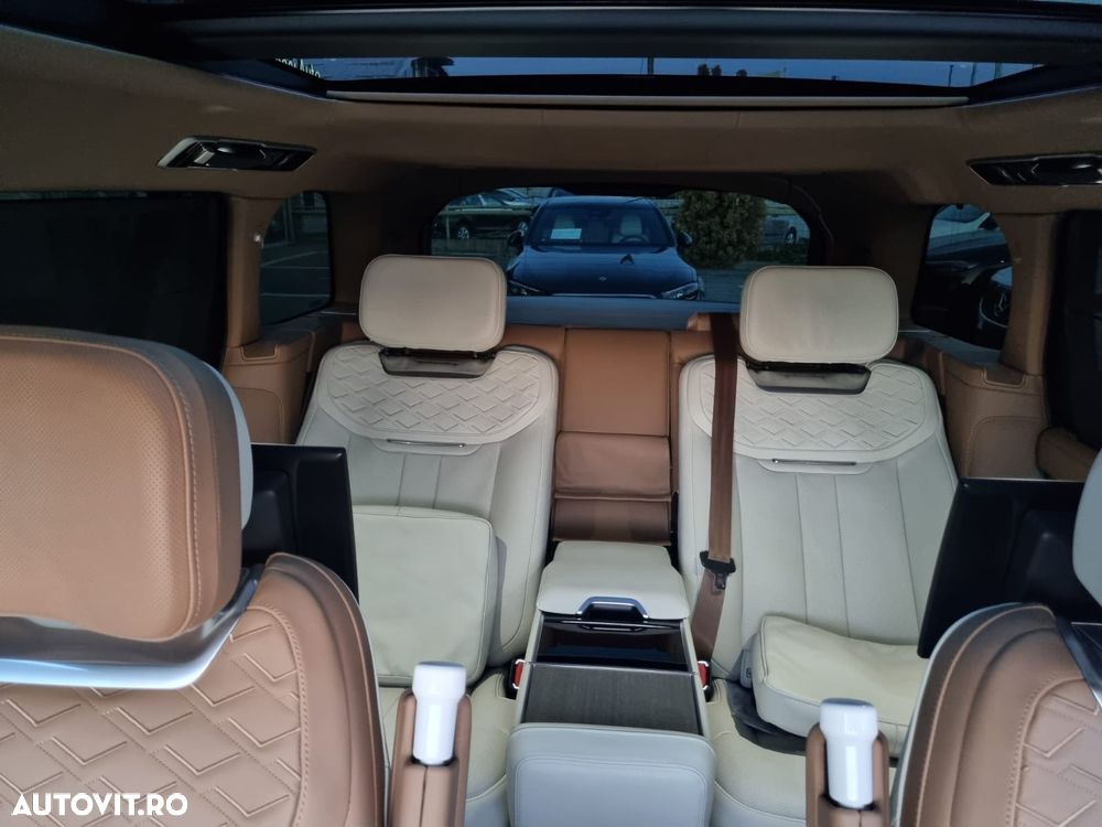 Land Rover Range Rover 4.4 V8 P530 LWB SV - 12