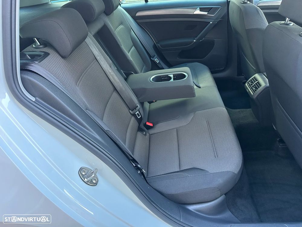 VW Golf Variant 1.6 TDi R-Line - 11