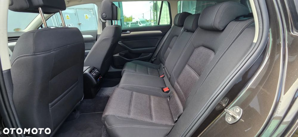 Volkswagen Passat Variant 2.0 TDI BMT Highline - 32