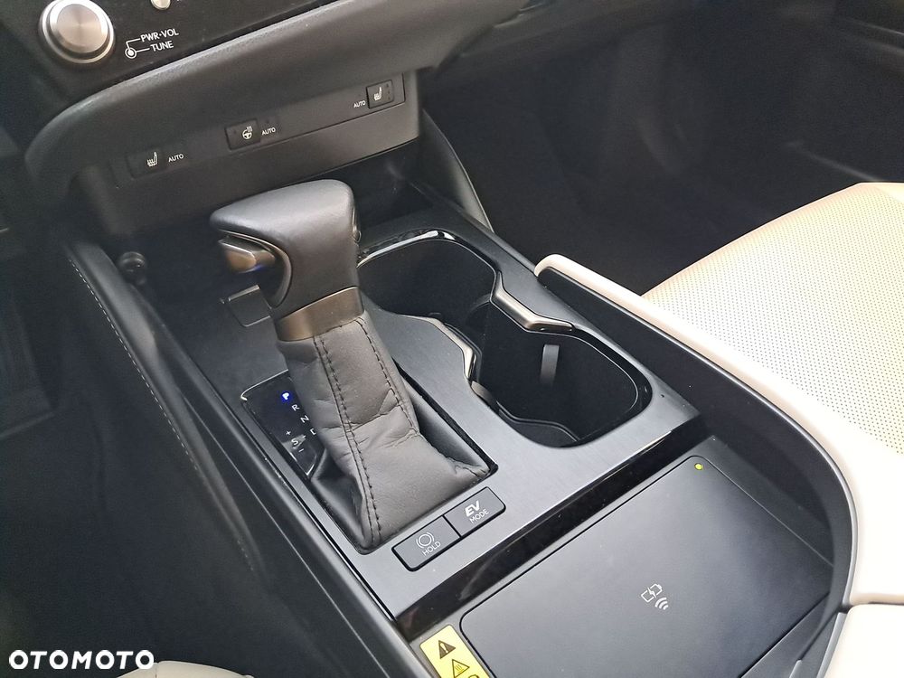 Lexus ES 300h Business Edition - 15