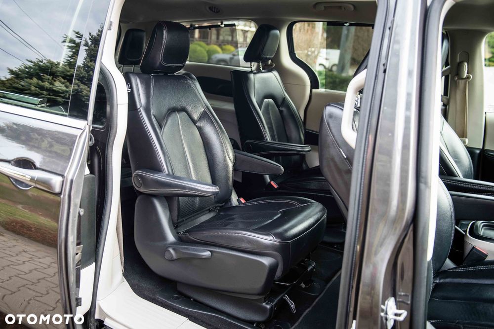 Chrysler Pacifica - 11