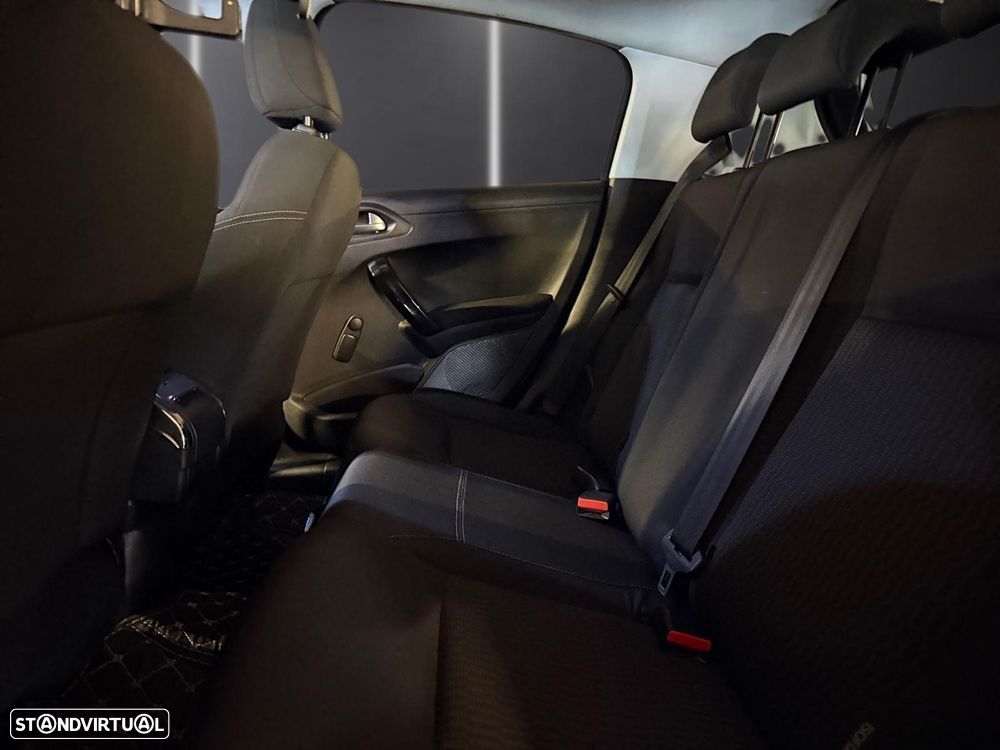 Peugeot 208 82 PureTech Style - 10