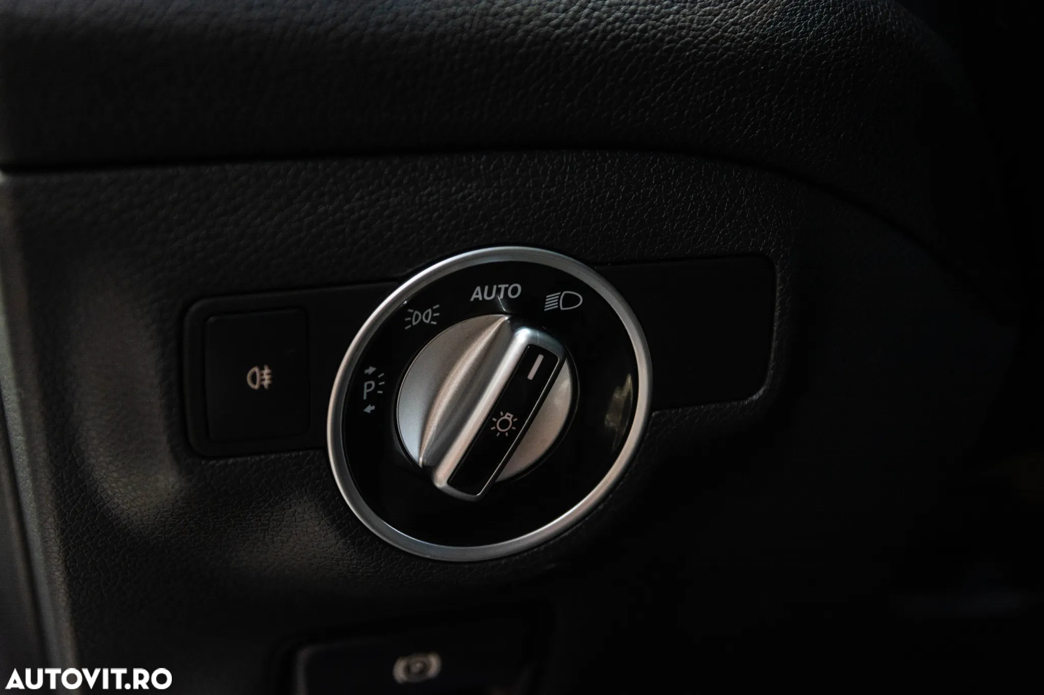 Mercedes-Benz GLA 200 d 7G-DCT Urban - 27