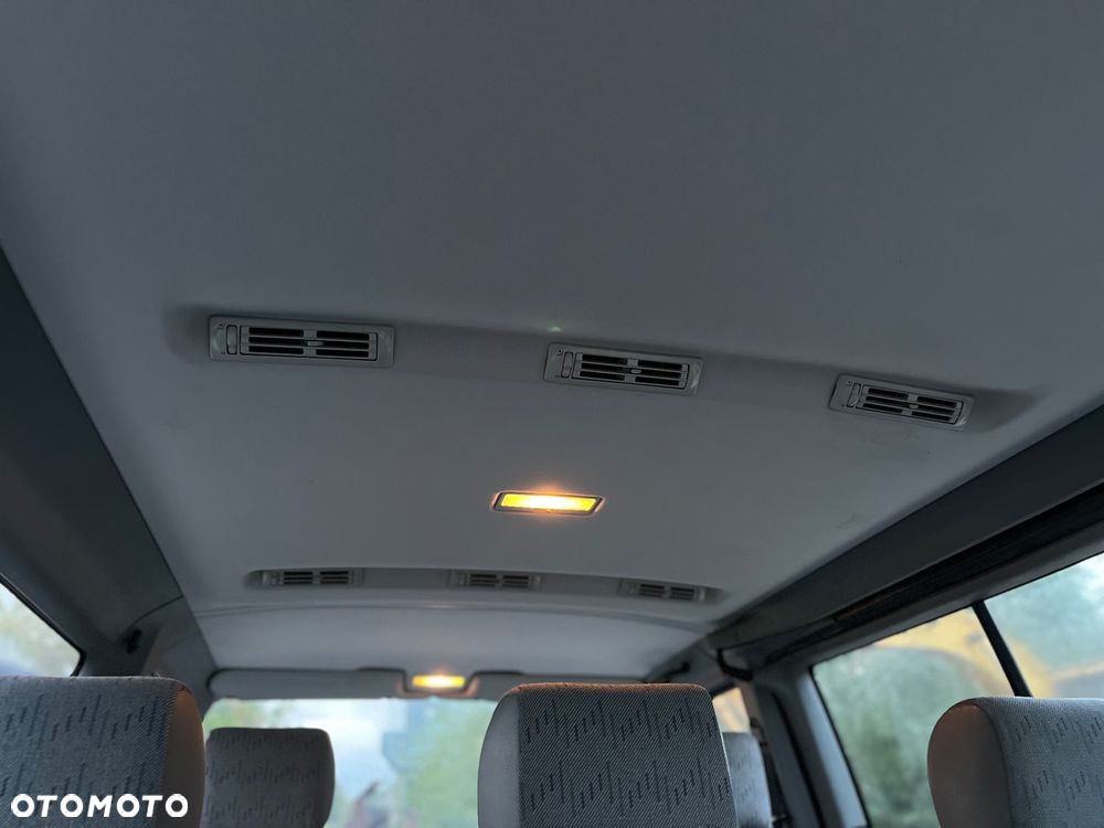 Volkswagen Caravelle - 29