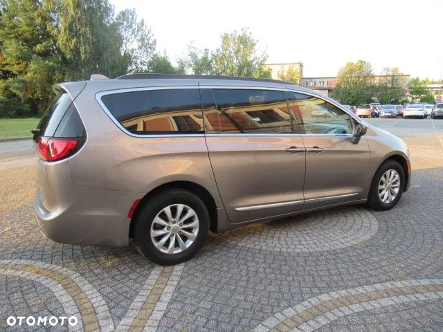 Chrysler Pacifica - 9