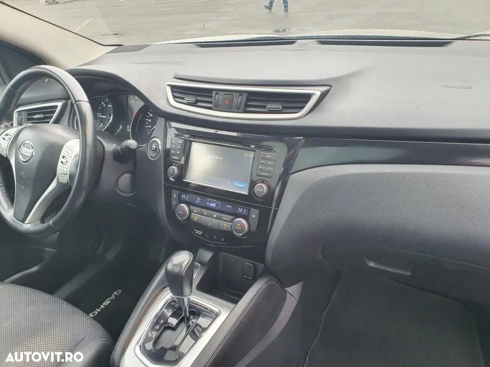 Nissan Qashqai 1.6 DCI Xtronic TEKNA - 28