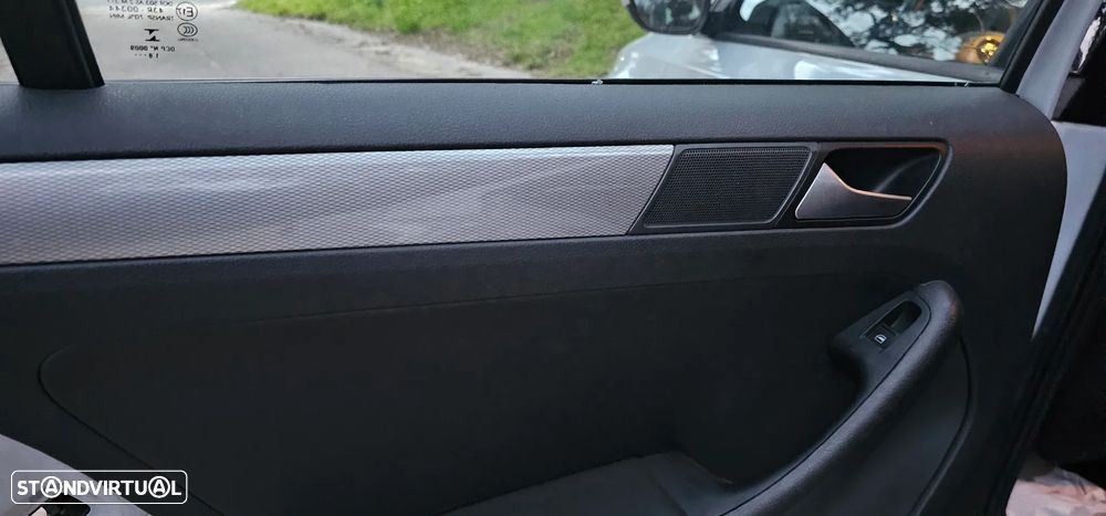 VW Jetta 2.0 TDI Confortline - 10