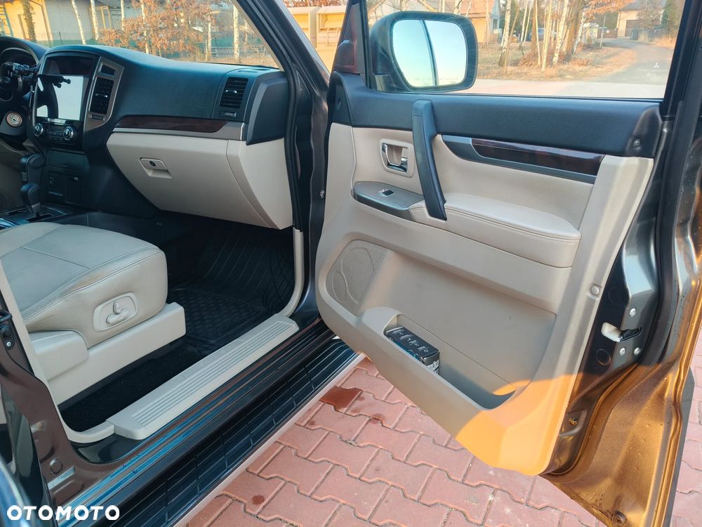 Mitsubishi Pajero - 23