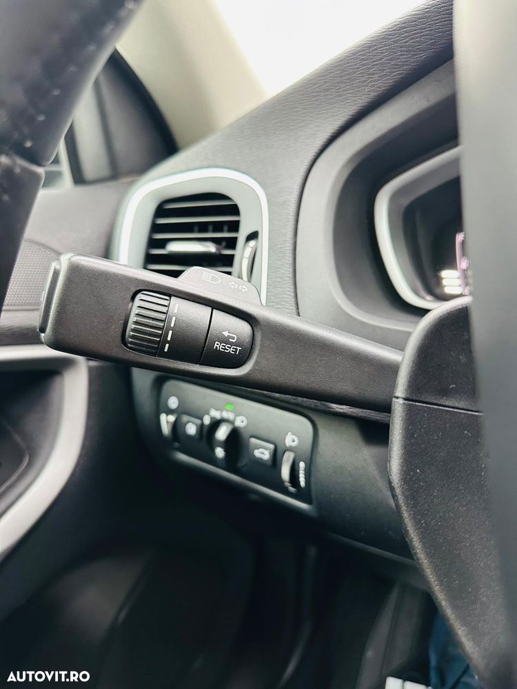 Volvo V40 - 20