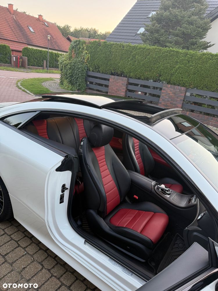 Mercedes-Benz Klasa E 200 4Matic 9G-TRONIC AMG Line - 4