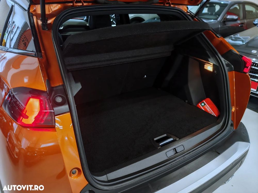 Peugeot 2008 PureTech 130 EAT8 GT - 28