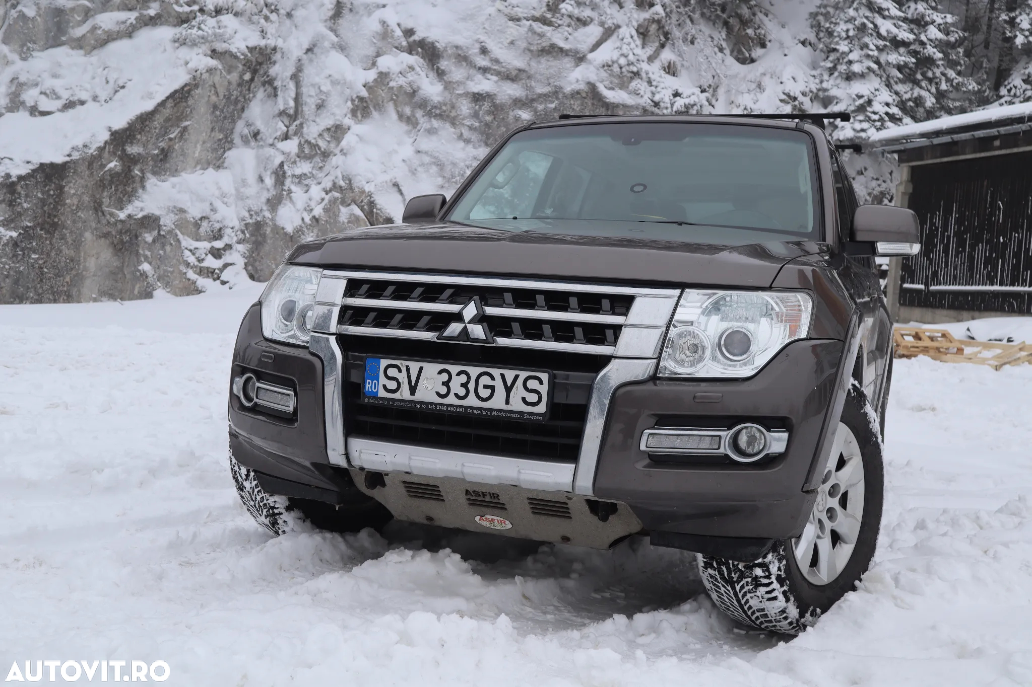 Mitsubishi Pajero - 26