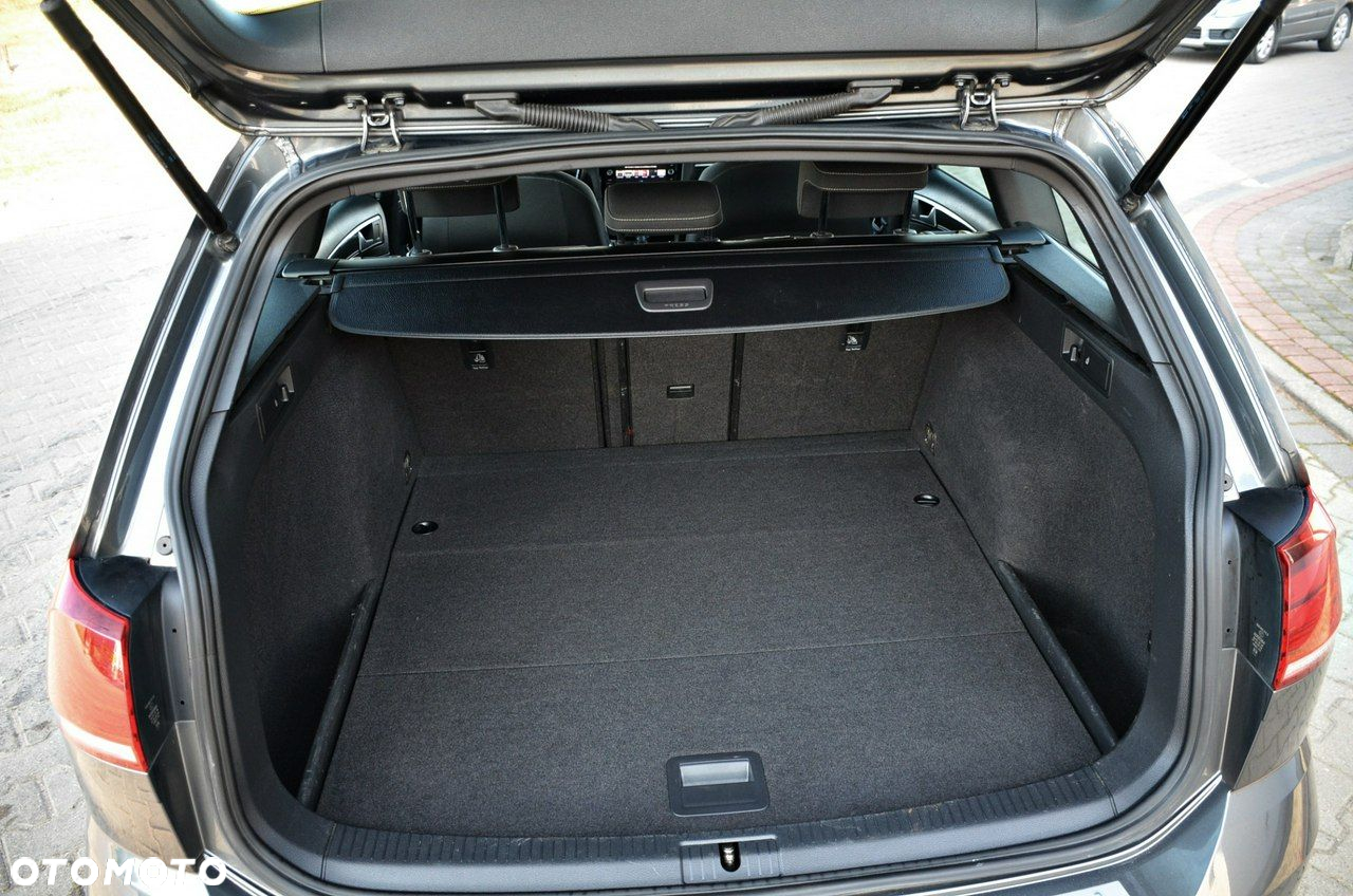 Volkswagen Golf - 32