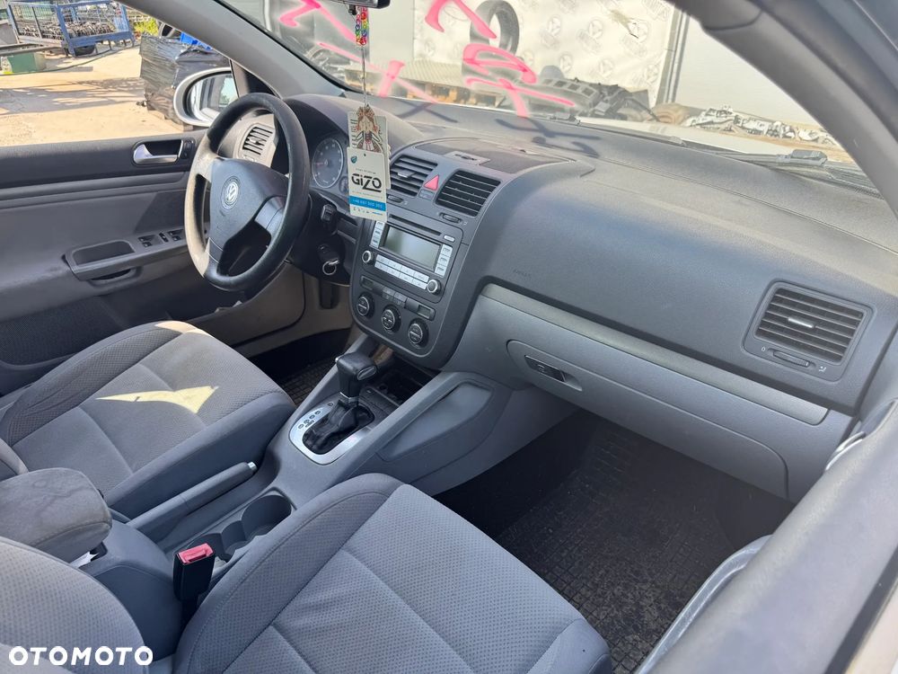 VOLKSWAGEN GOLF 2006 *SAMOCHÓD NA CZĘŚCI* 5797 8E / A7W MASKA, LAMPA, DRZWI, LUSTERKO, ZDERZAK, GRILL, BŁOTNIK, KLAPA, BELKA, DESKA, FOTELE, KANAPA, ĆWIARTKA KIEROWNICA, TARCZE, ZACISKI, ZAWIESZENIE, KOMPLETNY PRZÓD, KOMPLETNY TYŁ, LICZNIK, ZEGARY, PRAWE LEWE PRZÓD TYŁ - 5