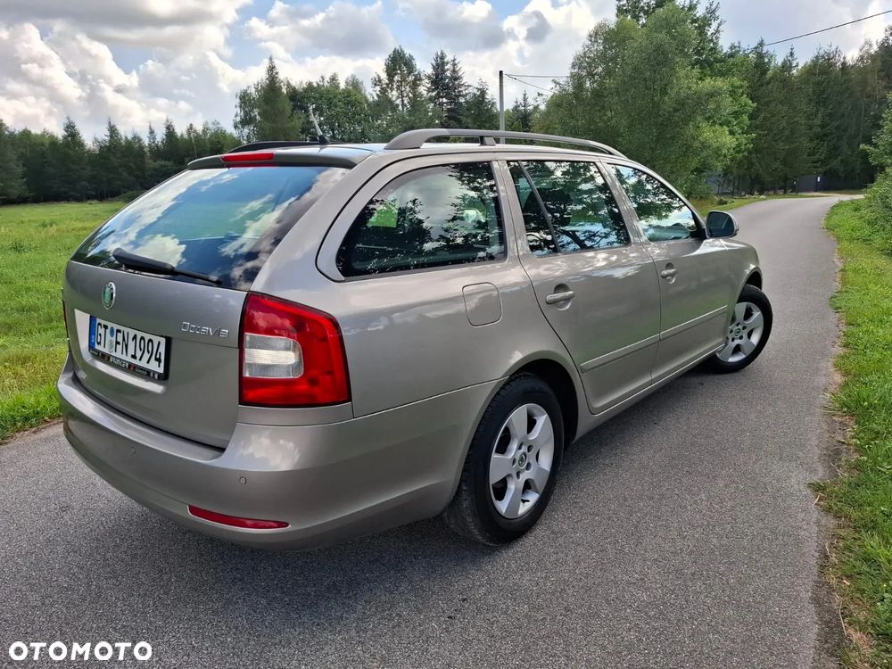 Skoda Octavia 1.6 Combi Style - 8