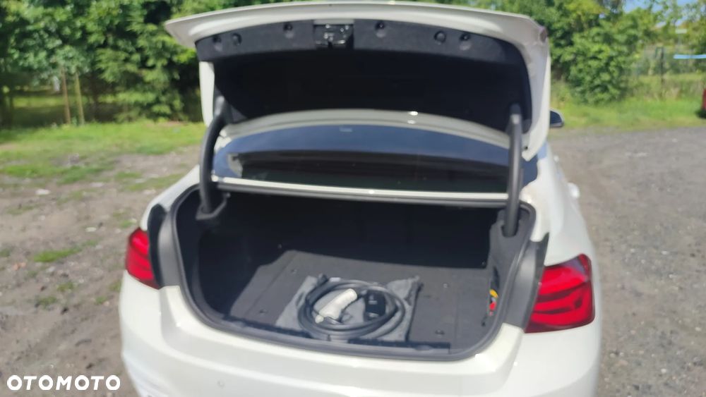 BMW Seria 3 330e iPerformance Sport Line Shadow - 6