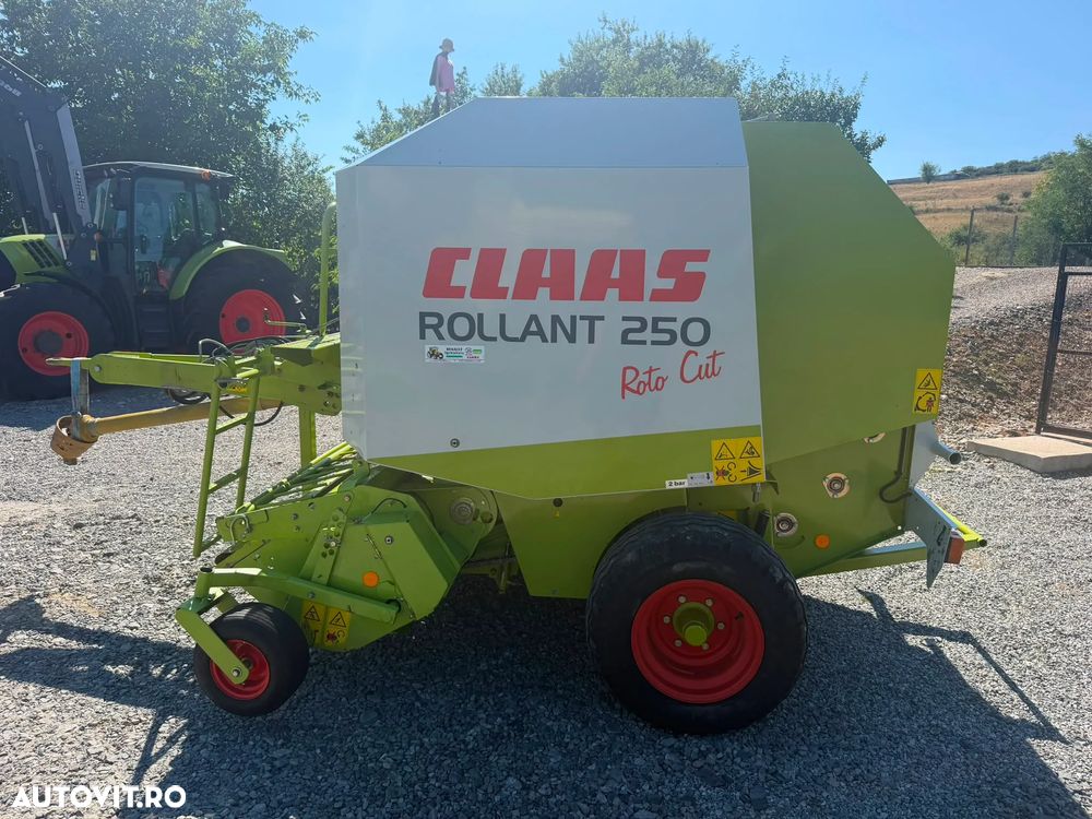 Claas Rollant 250 RC - 6
