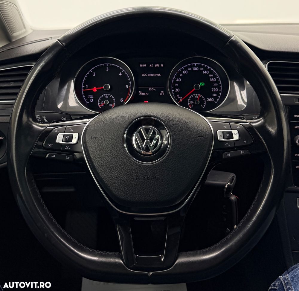 Volkswagen Golf 2.0 BlueTDI DSG Highline - 36