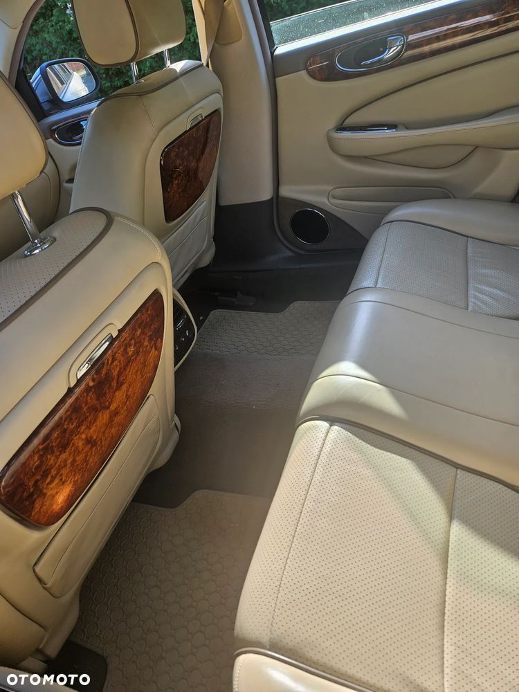 Jaguar XJ XJ8 4.2 LWB Executive - 14