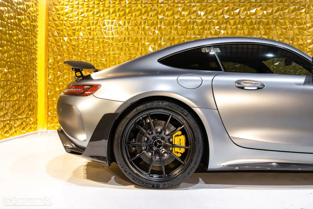 Mercedes-Benz AMG GT R - 11