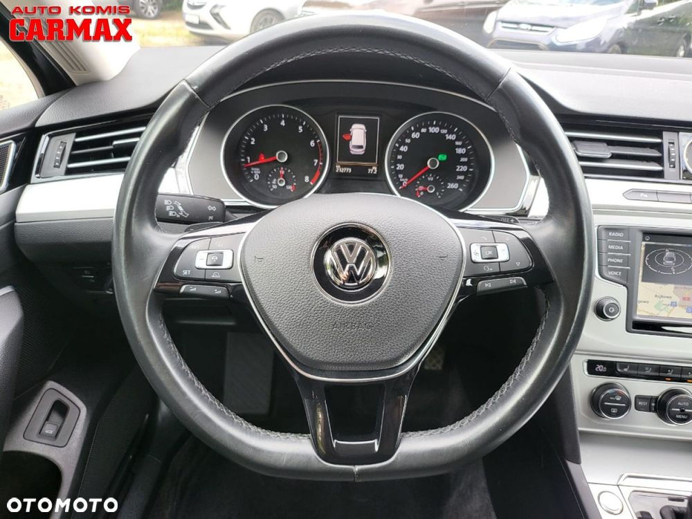 Volkswagen Passat - 12