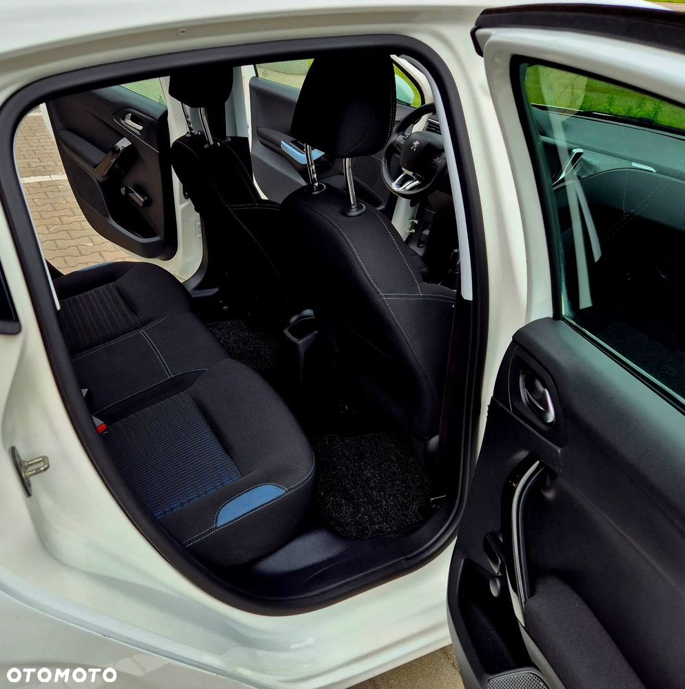 Peugeot 208 - 32